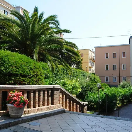Casa Vacanze I Giardini Apartment *